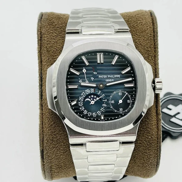 Patek Philippe: Sports Watch ️ Diameter: 40 mm