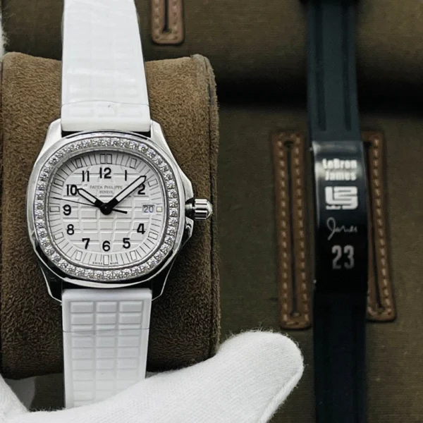 Patek Philippe AQUANAUT Mechanical Watch Size: 35.6 * 9.5 mm