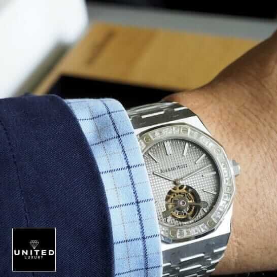 ap-extra-thin-tourbillon-extra-hand