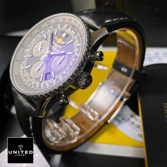 breitling_navitimer_B01_black_chronograph_dial_automatic_AB0127211B1P2_right