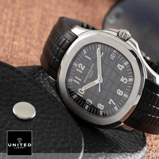patek_philippe_aquanaut_black_dial_5065_replica_unitedluxurynet