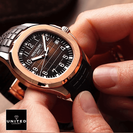 patek_philippe_aquanaut_rose_gold_5167R-001_man_unitedluxury