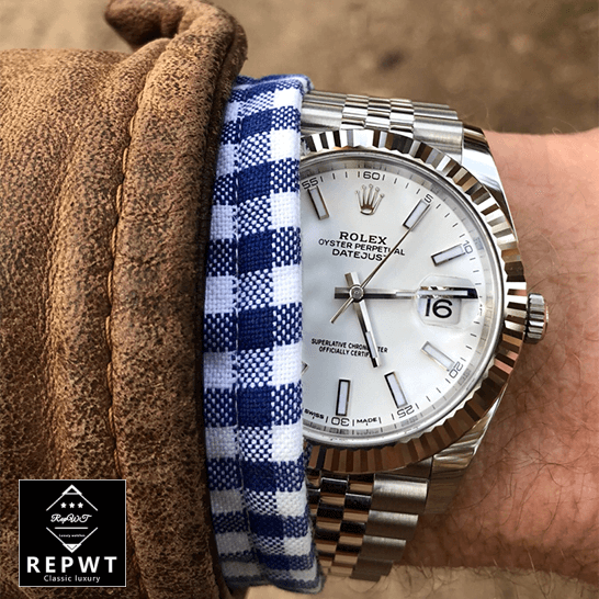 ralex_perpetual_datejust_white_dial_126334WSJ_jubilee_hand-1