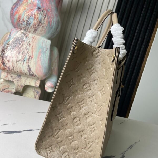 LOUIS VUITTON OnTheGo BB Medium handbag
