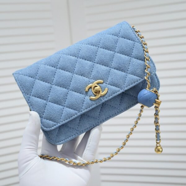 CHANEL Handheld box-shaped long handbag