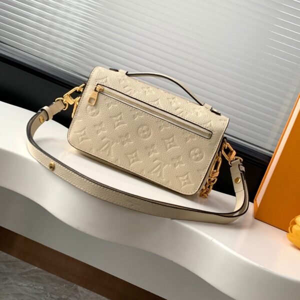 LOUIS VUITTON Pochette Métis East West BAG